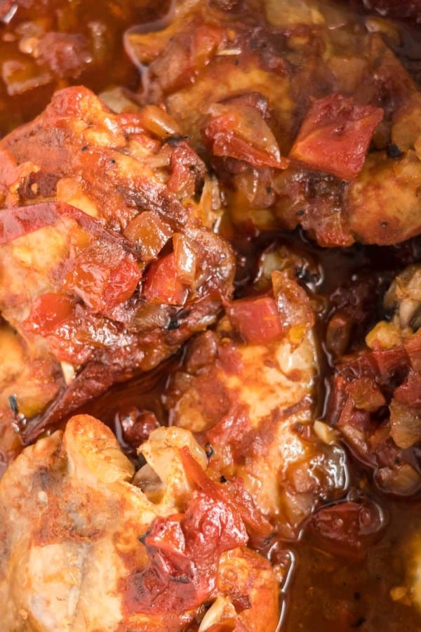 slow cooker bbq chicken up close.